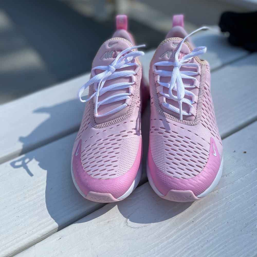 Womens Nike 270s pink size 8